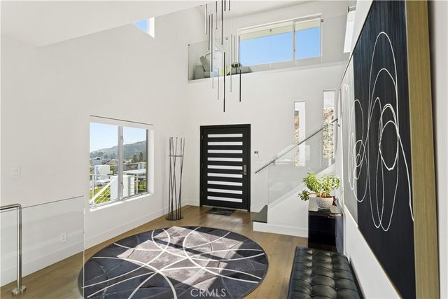180 Aspen Oak Lane, Glendale, CA 91207