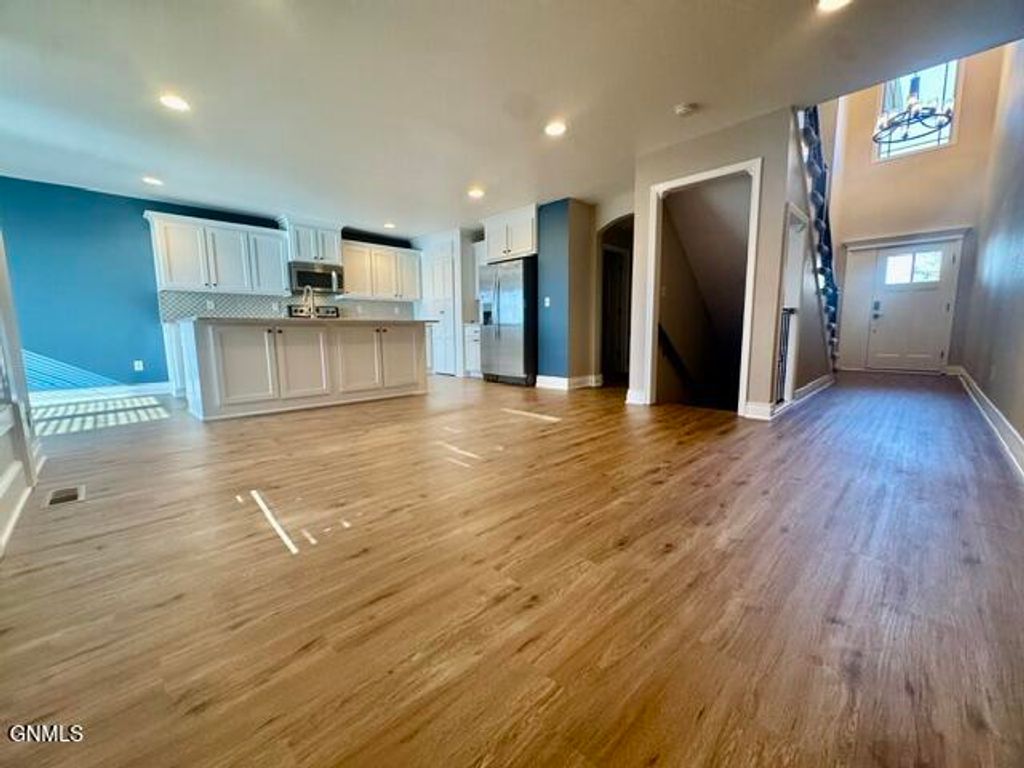 1913 14th Street W, Williston, ND 58801 photo 4