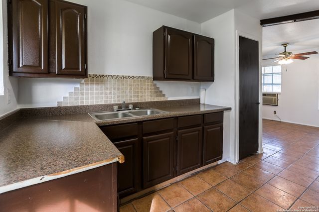 5434 PLUMTREE DR, San Antonio, TX 78242