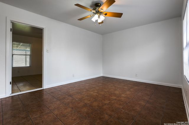 5434 PLUMTREE DR, San Antonio, TX 78242