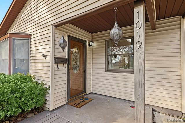 1019 E Hayes Avenue, Hazel Park, MI 48030