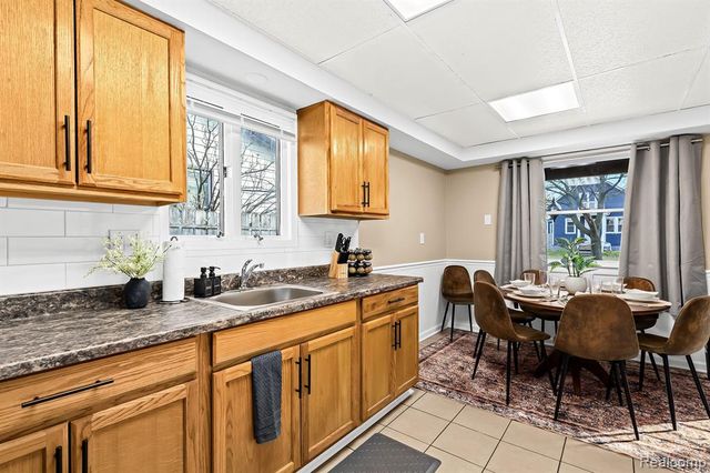 1019 E Hayes Avenue, Hazel Park, MI 48030