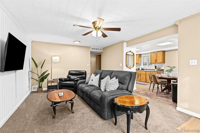 1019 E Hayes Avenue, Hazel Park, MI 48030