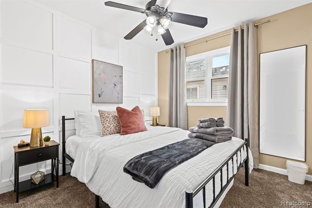 1019 E Hayes Avenue, Hazel Park, MI 48030