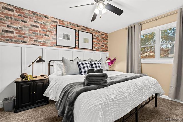 1019 E Hayes Avenue, Hazel Park, MI 48030