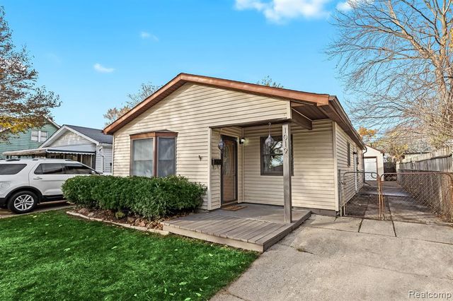 1019 E Hayes Avenue, Hazel Park, MI 48030