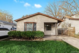 1019 E Hayes Avenue, Hazel Park, MI 48030