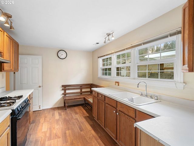 13635 Sw HALL Blvd, Portland, OR 97223