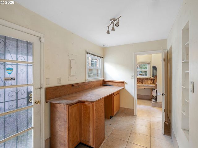 13635 Sw HALL Blvd, Portland, OR 97223