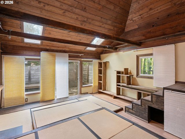 13635 Sw HALL Blvd, Portland, OR 97223