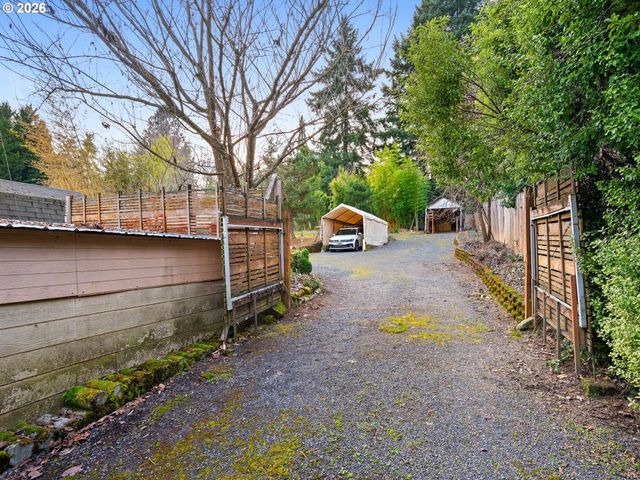 13635 Sw HALL Blvd, Portland, OR 97223