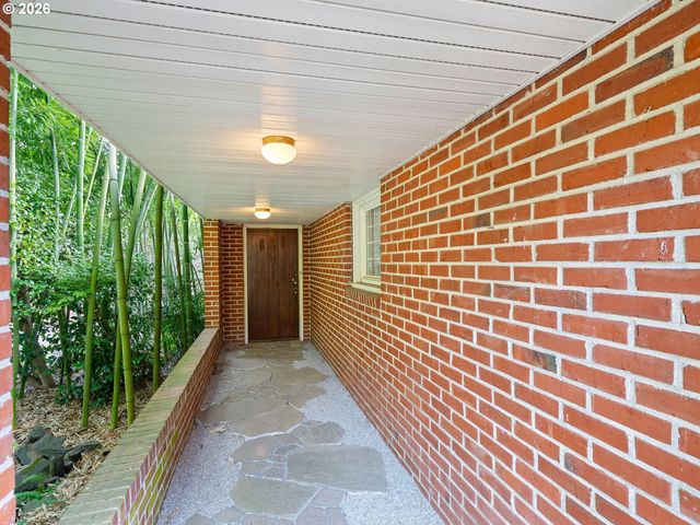 13635 Sw HALL Blvd, Portland, OR 97223