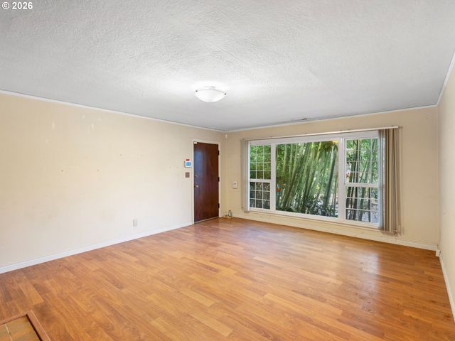 13635 Sw HALL Blvd, Portland, OR 97223