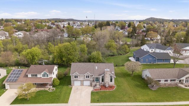 210 Dream Catcher DRIVE, Kewaskum, WI 53040
