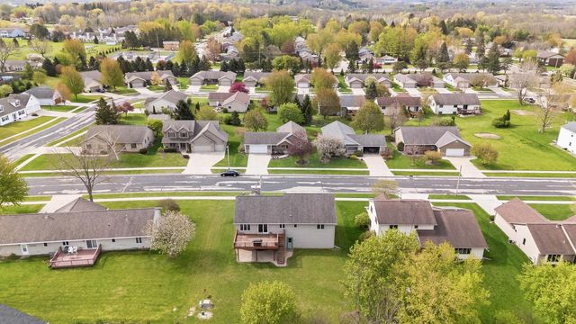 210 Dream Catcher DRIVE, Kewaskum, WI 53040