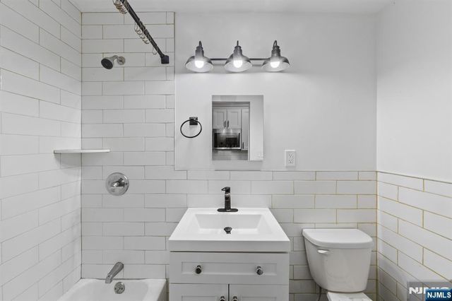 3027 John F Kennedy Boulevard 2, Jersey City, NJ 07306