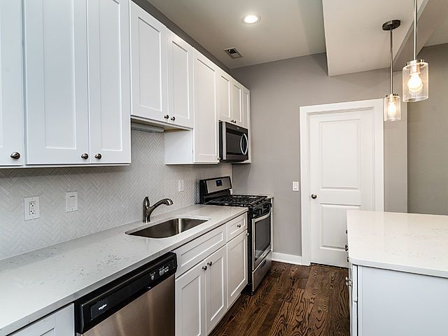 2246 S Whipple Street 3R, Chicago, IL 60623