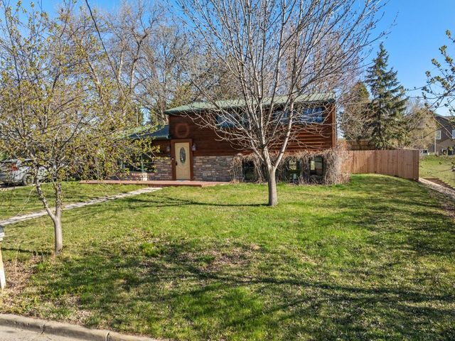 413 13th Ave. NE, Minot, ND 58703