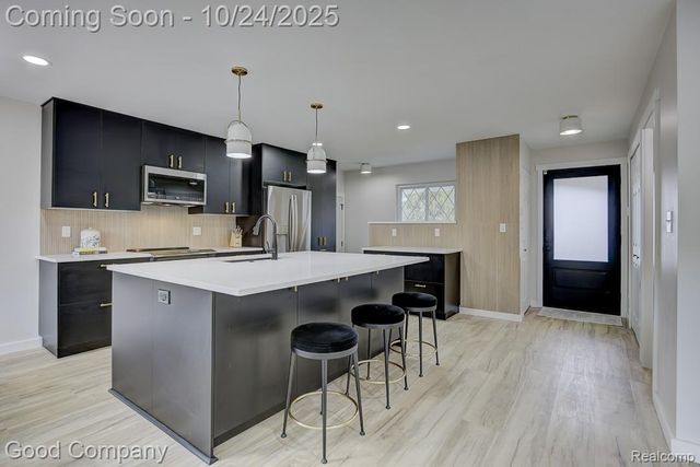 2991 Lanergan Drive, Troy, MI 48084