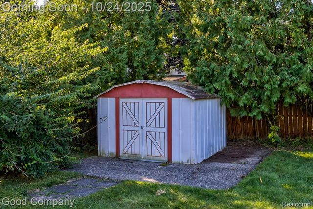 2991 Lanergan Drive, Troy, MI 48084