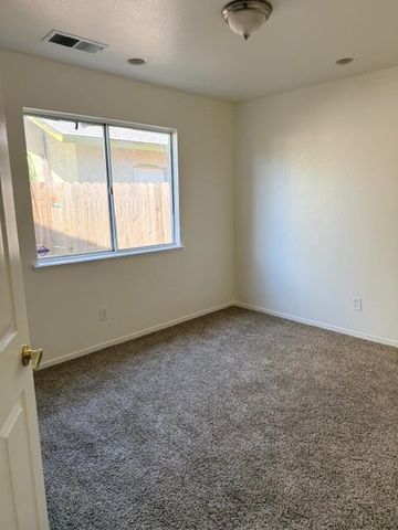 718 Gamay Avenue, Madera, CA 93637
