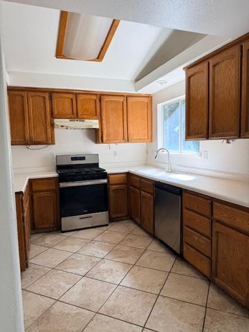 718 Gamay Avenue, Madera, CA 93637