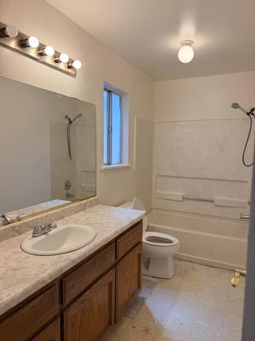 718 Gamay Avenue, Madera, CA 93637