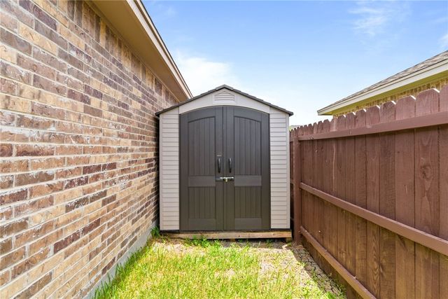 7825 Salais Dr, Corpus Christi, TX 78414