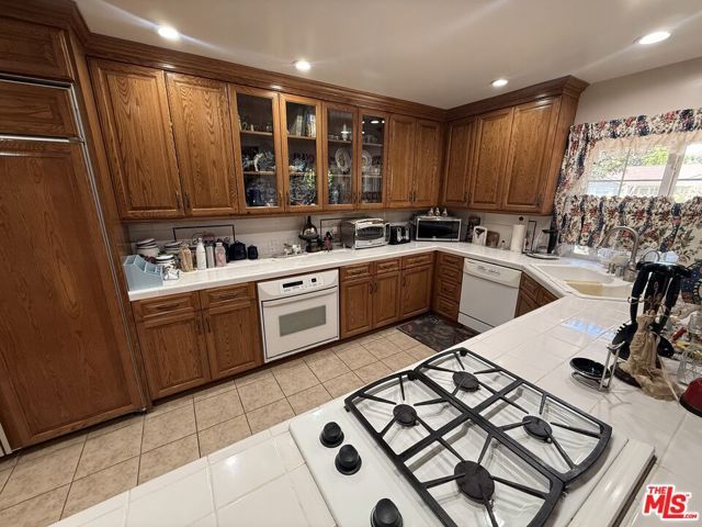 5429 Corbin Avenue, Los Angeles, CA 91356