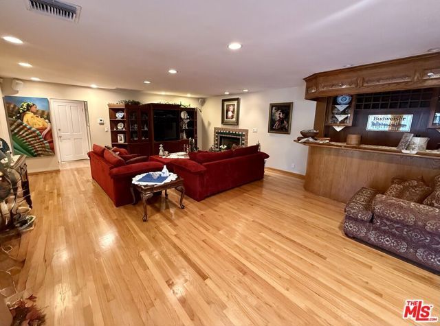 5429 Corbin Avenue, Los Angeles, CA 91356