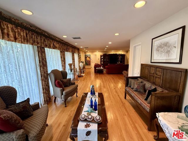 5429 Corbin Avenue, Los Angeles, CA 91356
