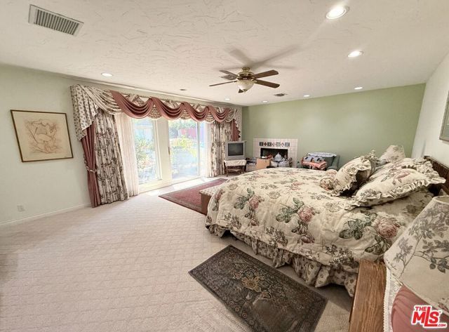 5429 Corbin Avenue, Los Angeles, CA 91356