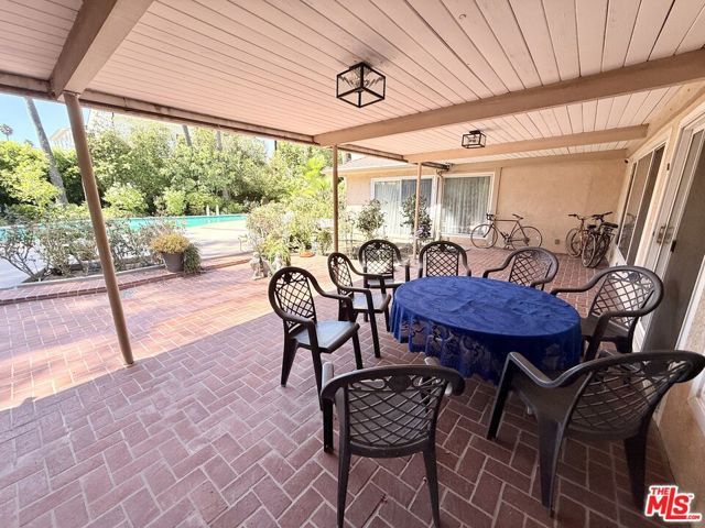 5429 Corbin Avenue, Los Angeles, CA 91356