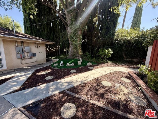 5429 Corbin Avenue, Los Angeles, CA 91356