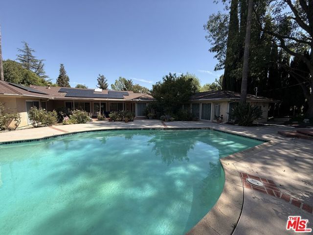 5429 Corbin Avenue, Los Angeles, CA 91356