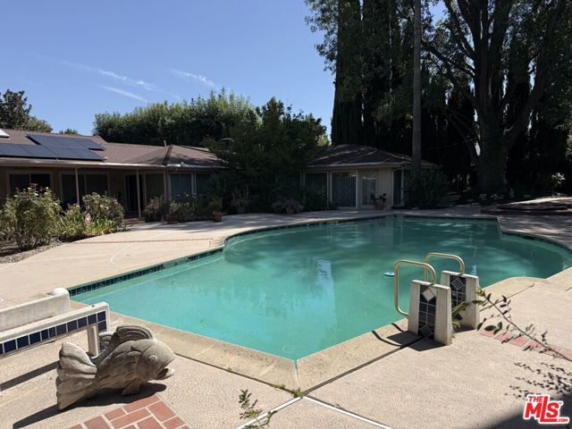 5429 Corbin Avenue, Los Angeles, CA 91356