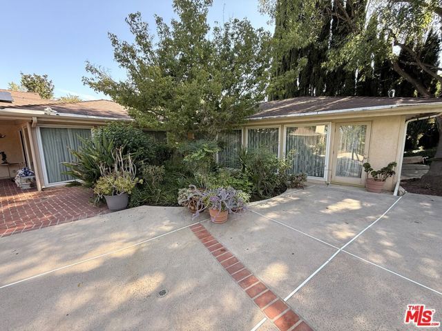 5429 Corbin Avenue, Los Angeles, CA 91356