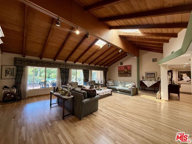 5429 Corbin Avenue, Los Angeles, CA 91356