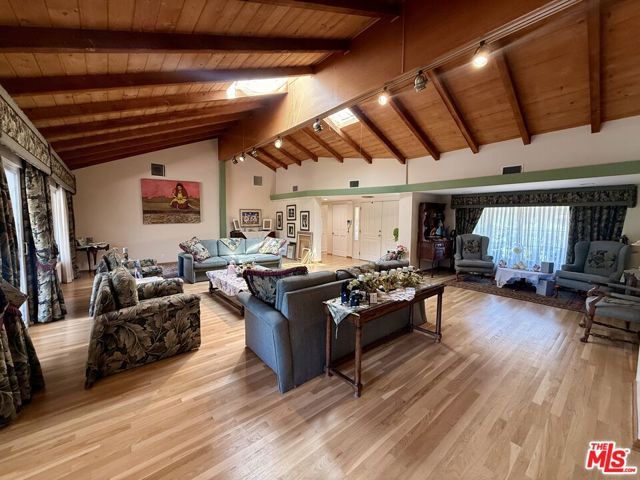 5429 Corbin Avenue, Los Angeles, CA 91356