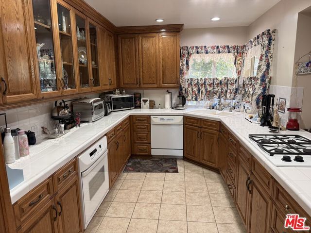 5429 Corbin Avenue, Los Angeles, CA 91356