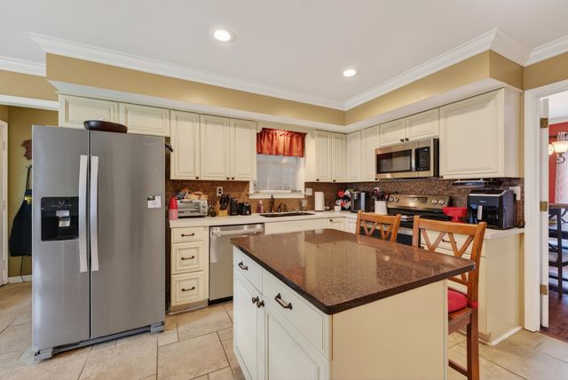 1962 CORBIN RD, Germantown, TN 38139