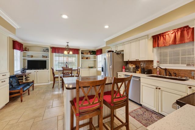1962 CORBIN RD, Germantown, TN 38139