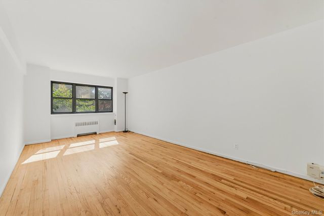 60 White Oak Street 2F, New Rochelle, NY 10801