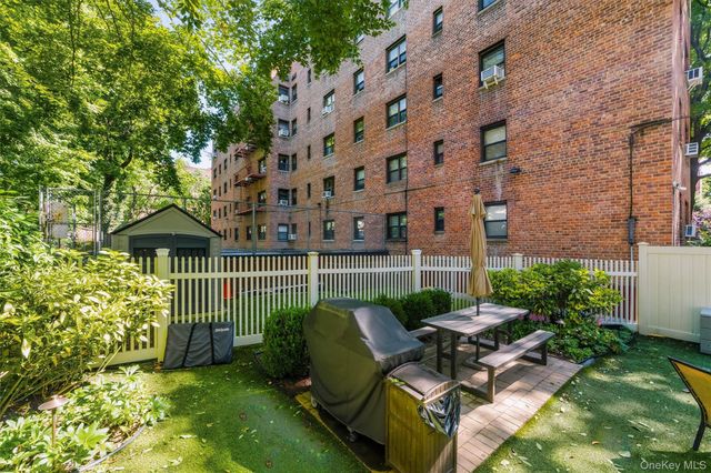 60 White Oak Street 2F, New Rochelle, NY 10801