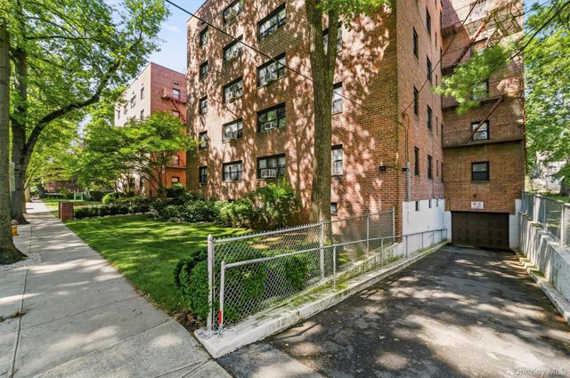 60 White Oak Street 2F, New Rochelle, NY 10801