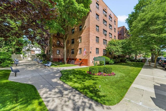 60 White Oak Street 2F, New Rochelle, NY 10801