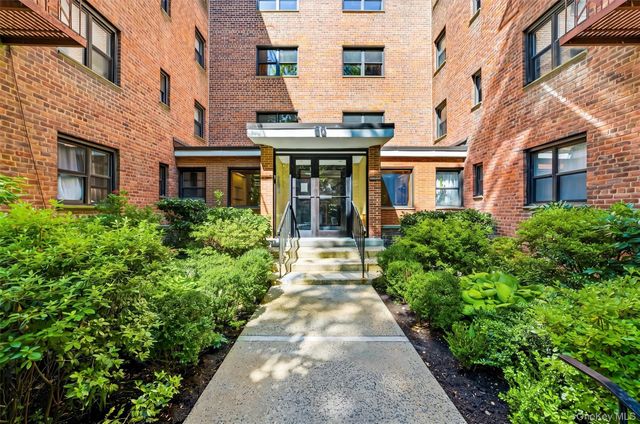 60 White Oak Street 2F, New Rochelle, NY 10801