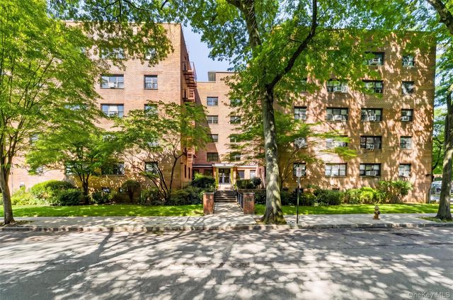 60 White Oak Street 2F, New Rochelle, NY 10801