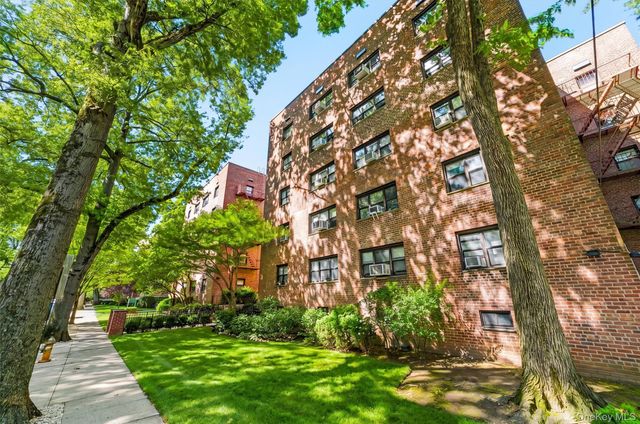 60 White Oak Street 2F, New Rochelle, NY 10801