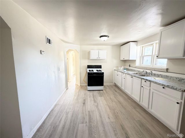 20730 Montrose Avenue, Warren, MI 48089